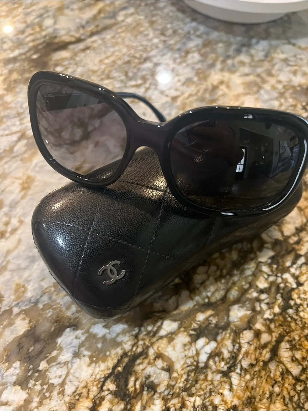CHANEL Polarized Sunglasses w/Quilted Logo Case EUC!